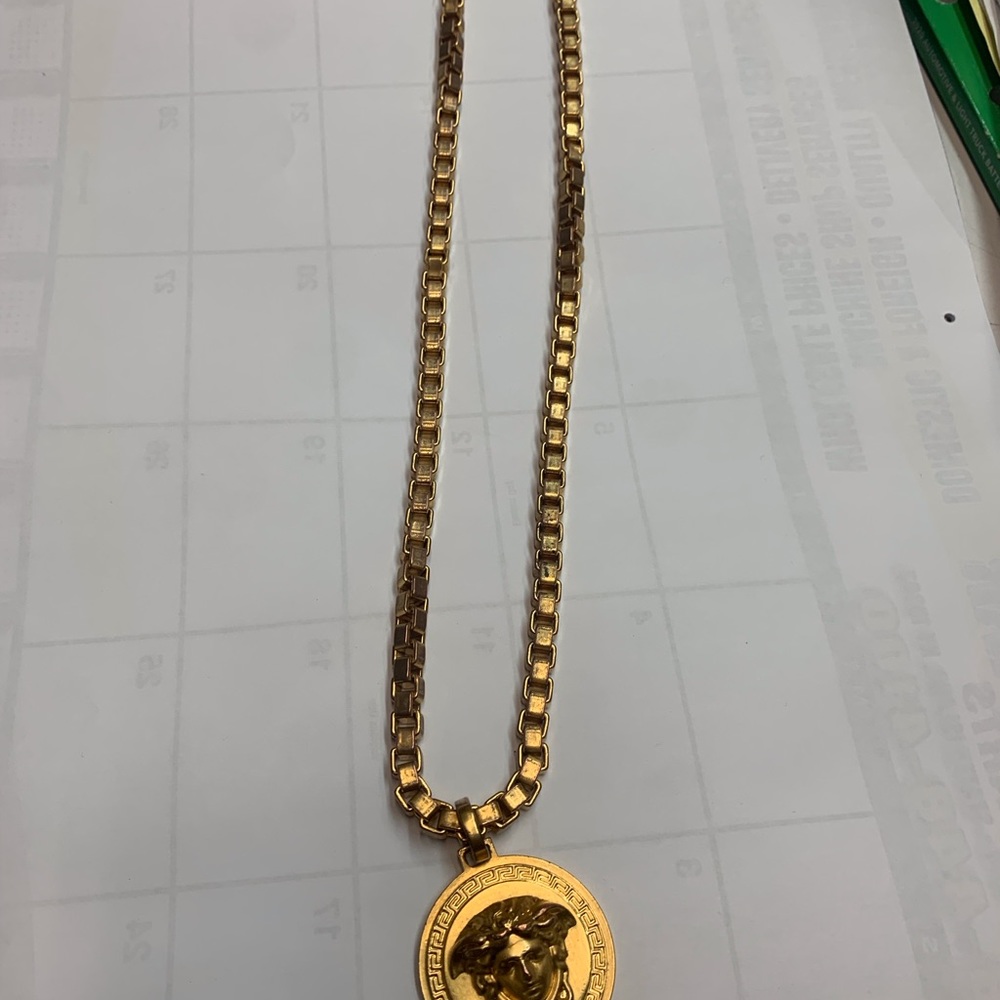 Versace chain - Picture 3 of 6